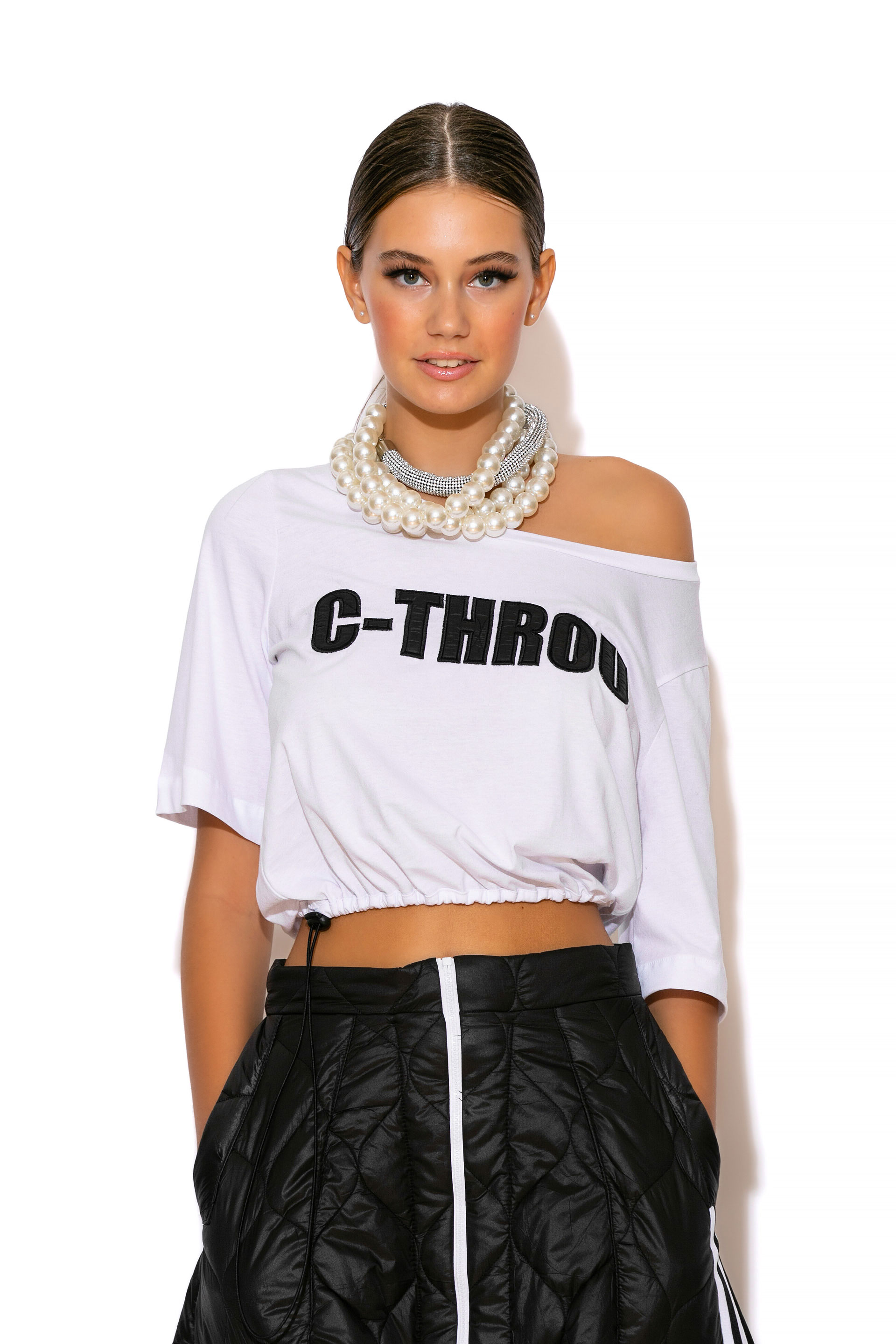 C-THROU Logo Applique embellished crop T-shirt. C-THROU Logo Applique embellished crop T-shirt with Short sleeves and Round Neckline