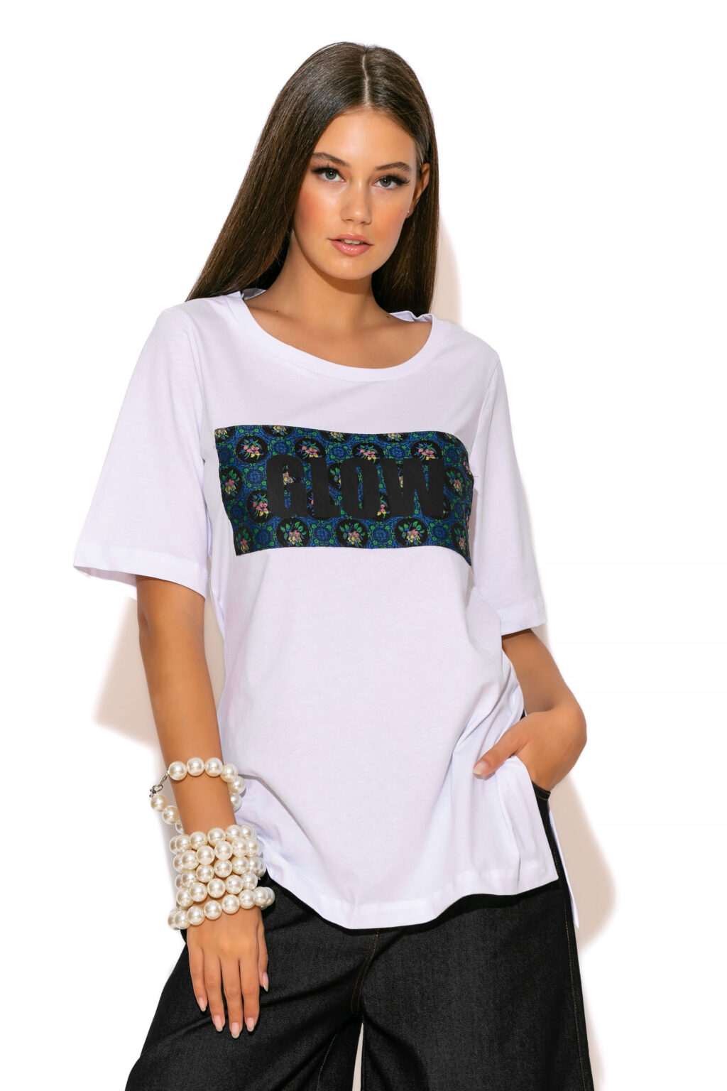 GOLD GLOW Logo embellished motif T-shirt. GOLD GLOW Logo embellished motif loose fit T-shirt with Short sleeves and Round Neckline